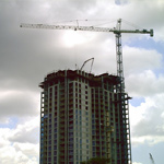 Башенный кран, строительство высотного здания
